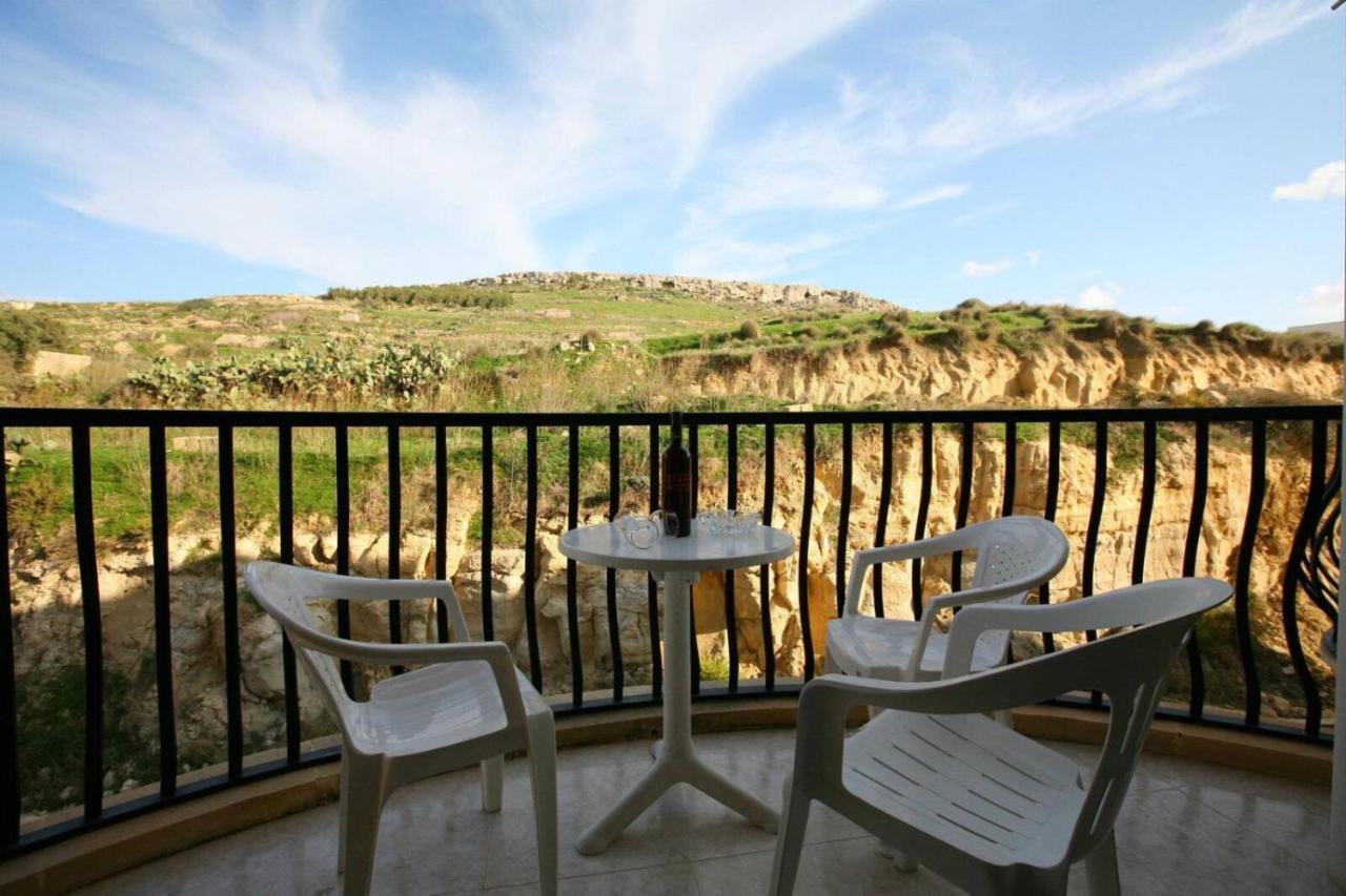 Spacious Apartment In Marsalforn, Gozo エクステリア 写真