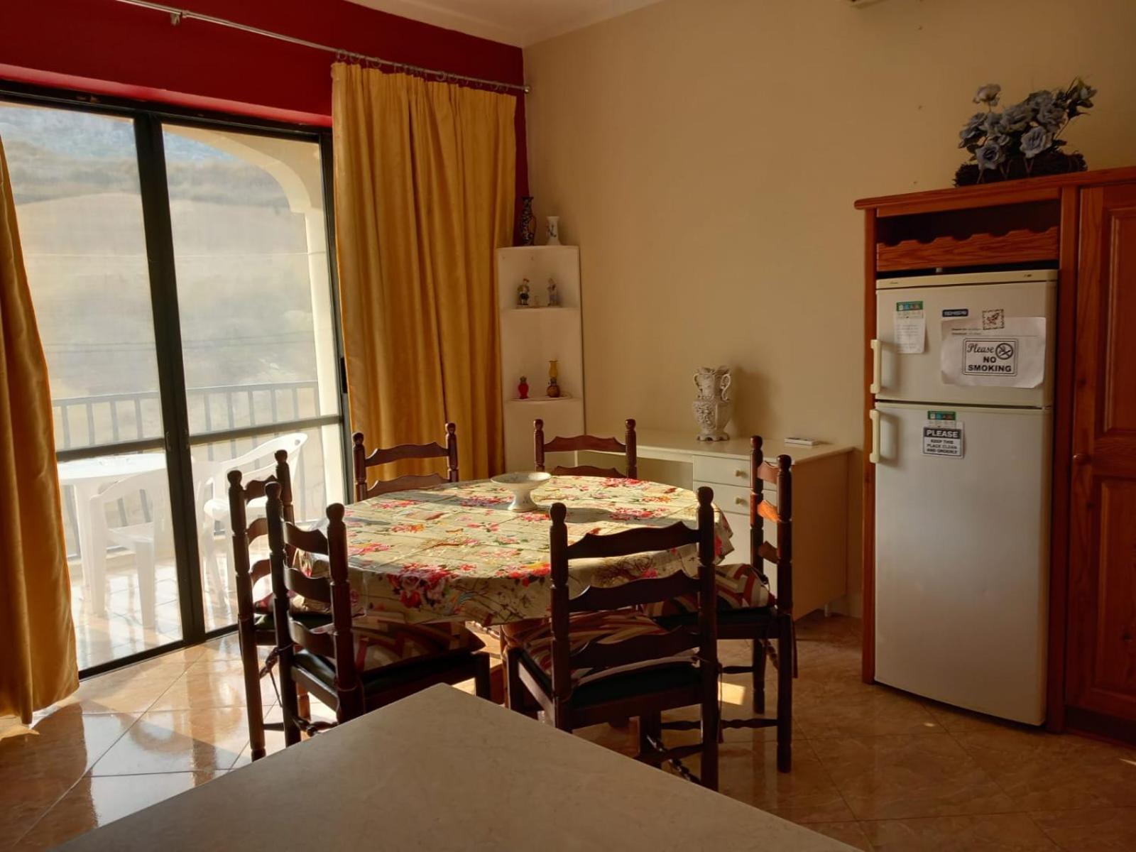Spacious Apartment In Marsalforn, Gozo エクステリア 写真